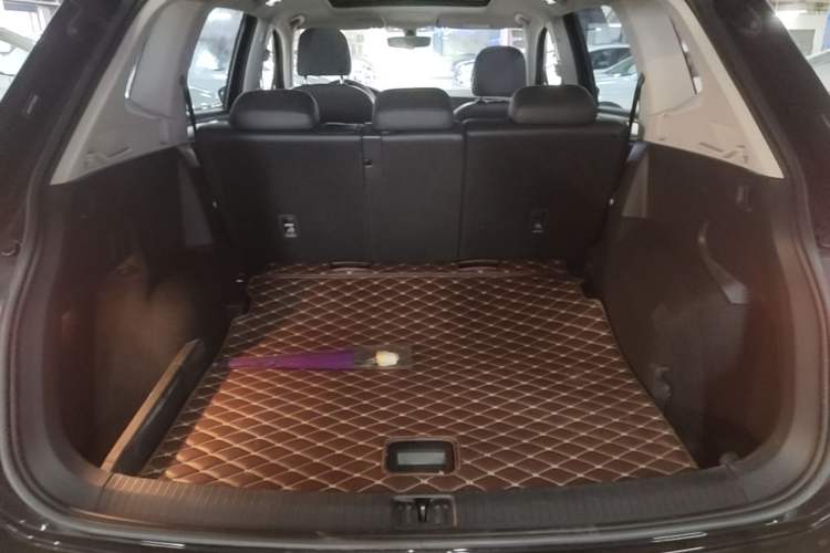 Used Volkswagen Tiguan L 2018 330TSI Automatic Two-Wheel Drive Flagship Edition Trunk