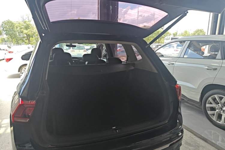 Used Volkswagen Tiguan L 2018 Facelift 330TSI Automatic Two-Wheel Drive Luxury Edition Trunk