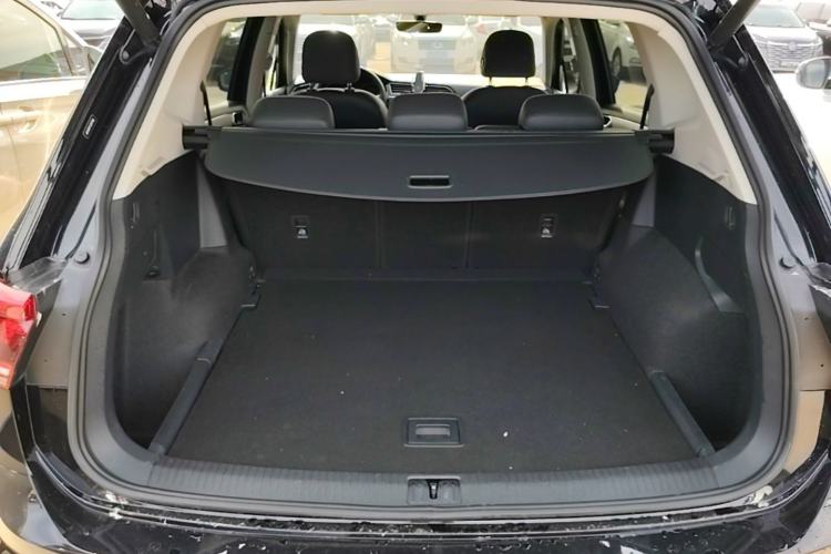 Used Volkswagen Tiguan L 2018 380TSI Automatic All-Wheel Drive Luxury Edition Trunk