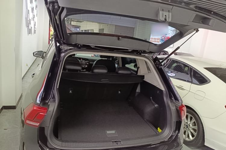 Used Volkswagen Tiguan L 2018 330TSI Automatic Two-Wheel Drive Luxury Edition Trunk