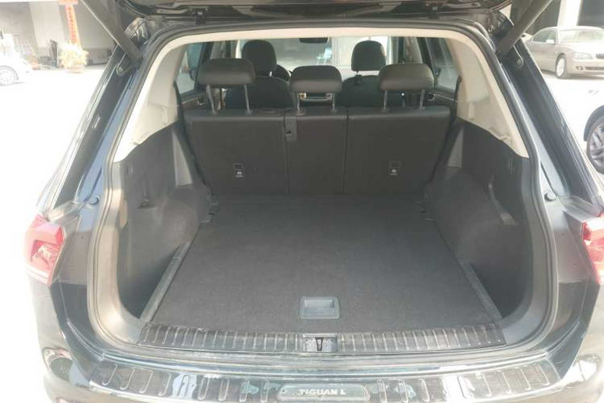 Used Volkswagen Tiguan L 2018 380TSI Automatic All-Wheel Drive Luxury Edition Trunk