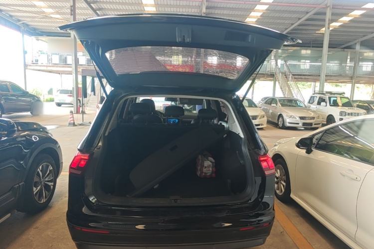 Used Volkswagen Tiguan L 2018 330TSI Automatic Two-Wheel Drive Luxury Edition Trunk