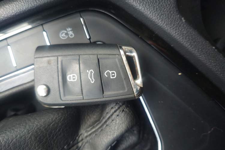 Used Volkswagen Tiguan L 2018 380TSI Automatic All-Wheel Drive Luxury Edition Vehicle Key
