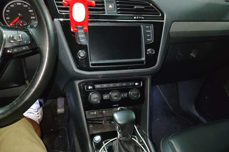 Used Volkswagen Tiguan L 2018 330TSI Automatic Two-Wheel Drive Luxury Edition Audio And AC Panel