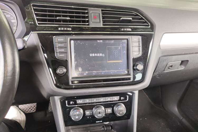 Used Volkswagen Tiguan L 2018 380TSI Automatic All-Wheel Drive Luxury Edition Audio And AC Panel