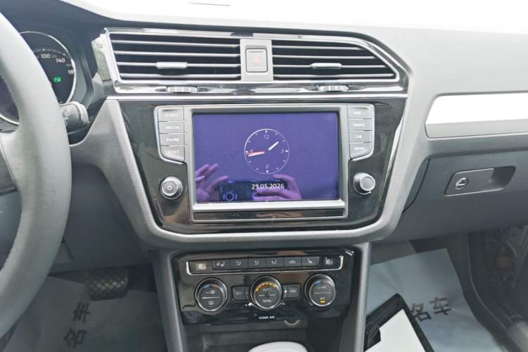 Used Volkswagen Tiguan L 2018 330TSI Automatic Two-Wheel Drive Luxury Edition Audio And AC Panel