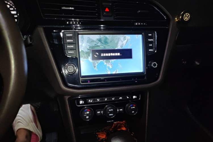 Used Volkswagen Tiguan L 2018 330TSI Automatic Two-Wheel Drive Luxury Edition Audio And AC Panel
