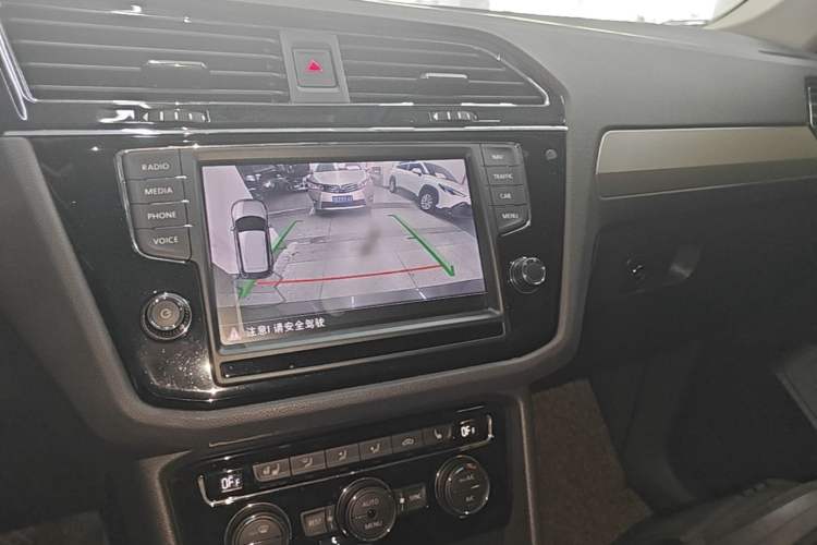 Used Volkswagen Tiguan L 2018 330TSI Automatic Two-Wheel Drive Luxury Edition Audio And AC Panel