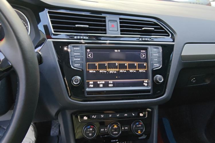 Used Volkswagen Tiguan L 2018 330TSI Automatic Two-Wheel Drive Luxury Edition Audio And AC Panel