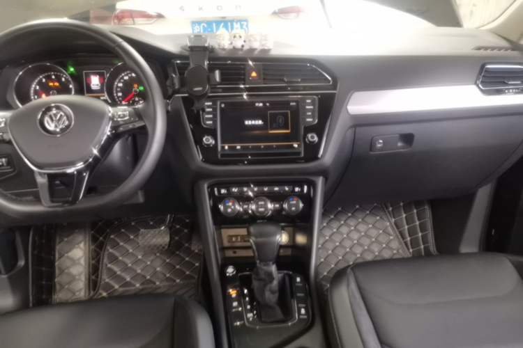 Used Volkswagen Tiguan L 2018 330TSI Automatic Two-Wheel Drive Luxury Edition Audio And AC Panel