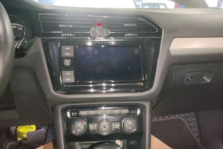 Used Volkswagen Tiguan L 2018 Facelift 330TSI Automatic Two-Wheel Drive Luxury Edition Audio And AC Panel