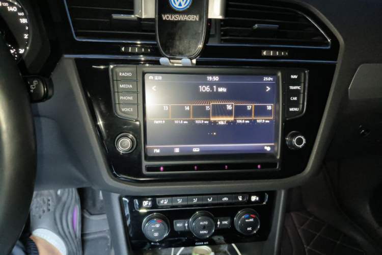 Used Volkswagen Tiguan L 2018 380TSI Automatic All-Wheel Drive Flagship Edition Audio And AC Panel