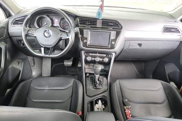 Used Volkswagen Tiguan L 2018 380TSI Automatic All-Wheel Drive Luxury Edition Center Console