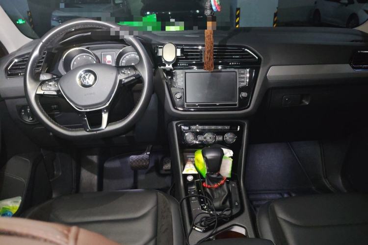 Used Volkswagen Tiguan L 2018 Facelift 330TSI Automatic Two-Wheel Drive Luxury Edition Center Console