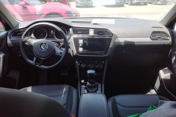 Used Volkswagen Tiguan L 2018 280TSI Automatic Two-Wheel Drive Comfort Edition Center Console
