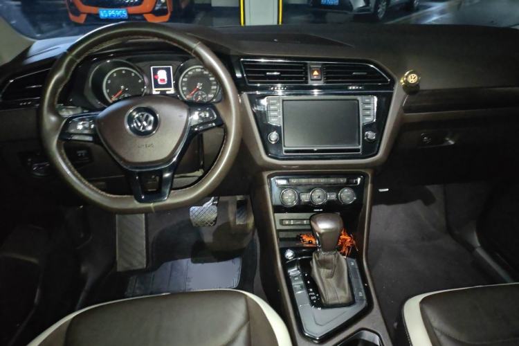 Used Volkswagen Tiguan L 2018 330TSI Automatic Two-Wheel Drive Luxury Edition Center Console