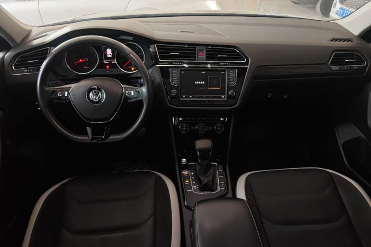 Used Volkswagen Tiguan L 2018 330TSI Automatic Two-Wheel Drive Luxury Edition Center Console