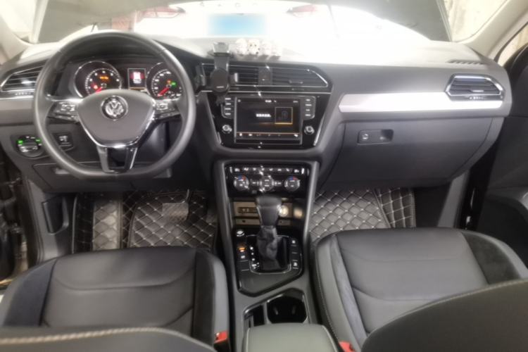Used Volkswagen Tiguan L 2018 330TSI Automatic Two-Wheel Drive Luxury Edition Center Console