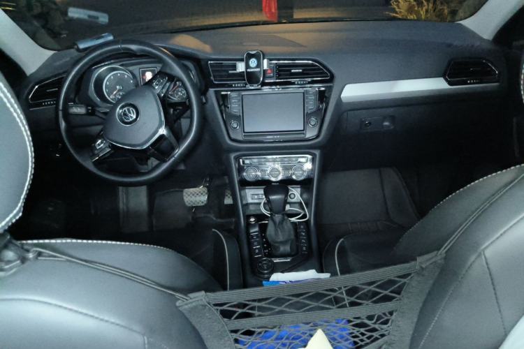 Used Volkswagen Tiguan L 2018 380TSI Automatic All-Wheel Drive Flagship Edition Center Console