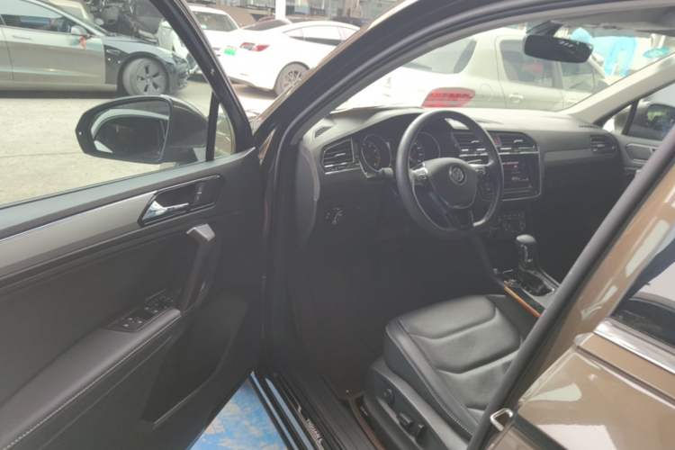 Used Volkswagen Tiguan L 2018 Facelift 330TSI Automatic Two-Wheel Drive Luxury Edition Driver Seat