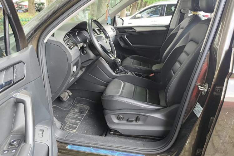 Used Volkswagen Tiguan L 2018 380TSI Automatic All-Wheel Drive Luxury Edition Driver Seat