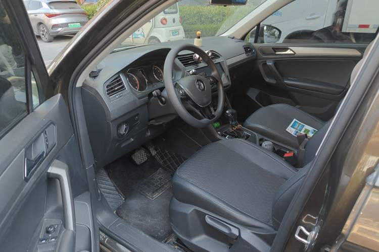 Used Volkswagen Tiguan L 2018 Revised Version 330TSI Automatic Two-Wheel Drive Trendy Edition Driver Seat