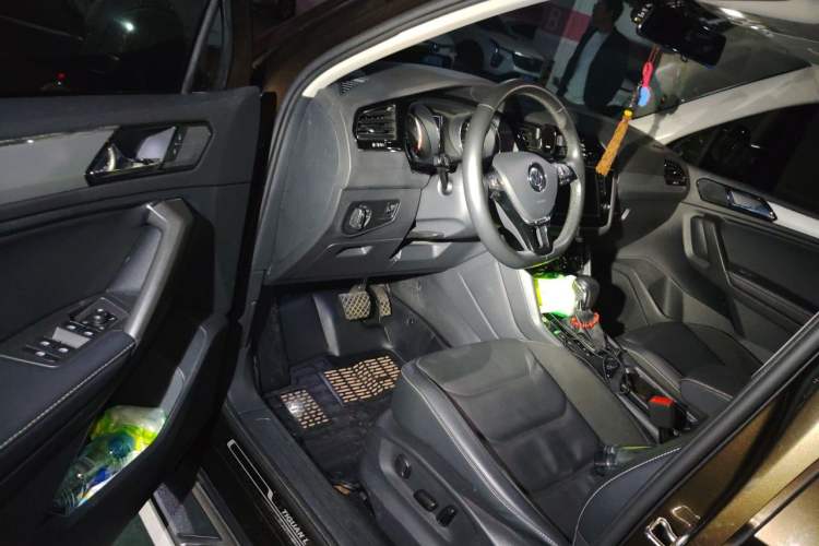Used Volkswagen Tiguan L 2018 Facelift 330TSI Automatic Two-Wheel Drive Luxury Edition Driver Seat