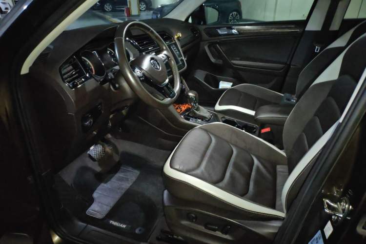 Used Volkswagen Tiguan L 2018 330TSI Automatic Two-Wheel Drive Luxury Edition Driver Seat
