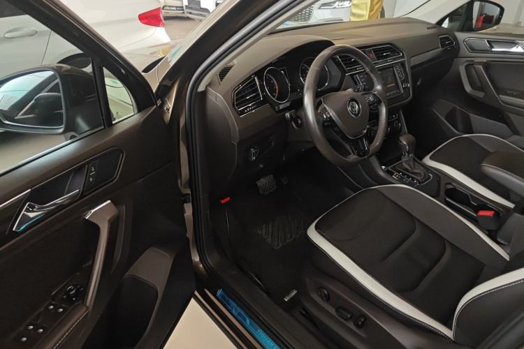 Used Volkswagen Tiguan L 2018 330TSI Automatic Two-Wheel Drive Luxury Edition Driver Seat