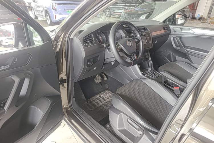 Used Volkswagen Tiguan L 2018 330TSI Automatic Two-Wheel Drive Luxury Edition Driver Seat