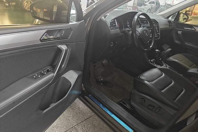 Used Volkswagen Tiguan L 2018 330TSI Automatic Two-Wheel Drive Luxury Edition Driver Seat