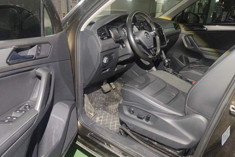 Used Volkswagen Tiguan L 2018 Facelift 330TSI Automatic Two-Wheel Drive Luxury Edition Driver Seat