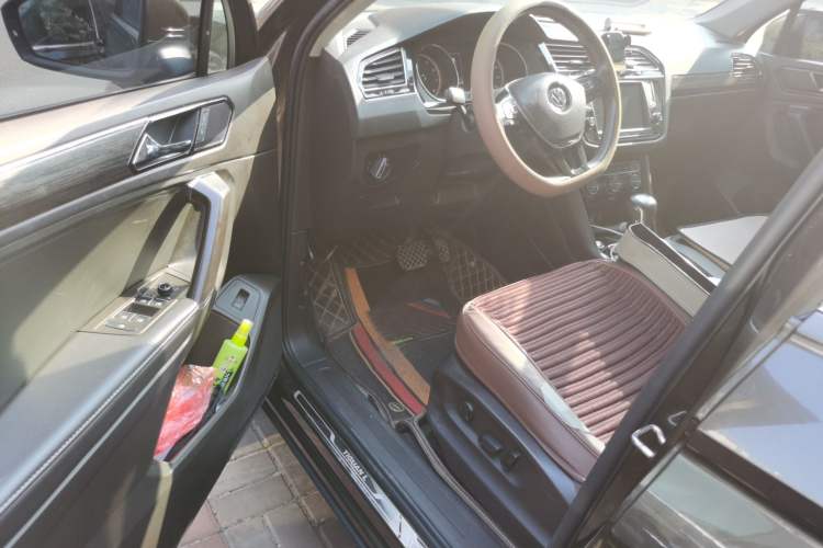 Used Volkswagen Tiguan L 2018 380TSI Automatic All-Wheel Drive Luxury Edition Driver Seat