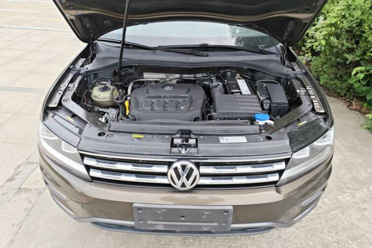 Used Volkswagen Tiguan L 2018 330TSI Automatic Two-Wheel Drive Luxury Edition Engine Bay