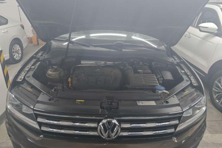 Used Volkswagen Tiguan L 2018 330TSI Automatic Two-Wheel Drive Luxury Edition Engine Bay