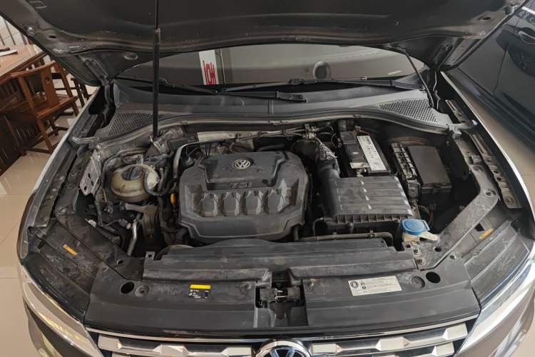 Used Volkswagen Tiguan L 2018 330TSI Automatic Two-Wheel Drive Luxury Edition Engine Bay