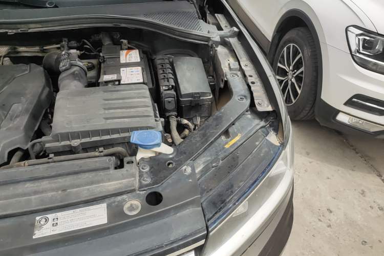 Used Volkswagen Tiguan L 2018 330TSI Automatic Two-Wheel Drive Luxury Edition Engine Bay Left