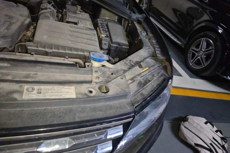 Used Volkswagen Tiguan L 2018 330TSI Automatic Two-Wheel Drive Luxury Edition Engine Bay Left
