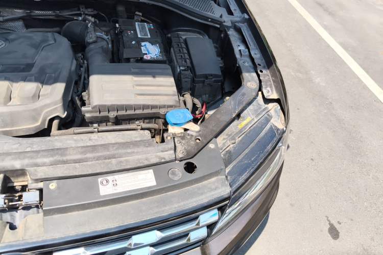 Used Volkswagen Tiguan L 2018 330TSI Automatic Two-Wheel Drive Luxury Edition Engine Bay Left