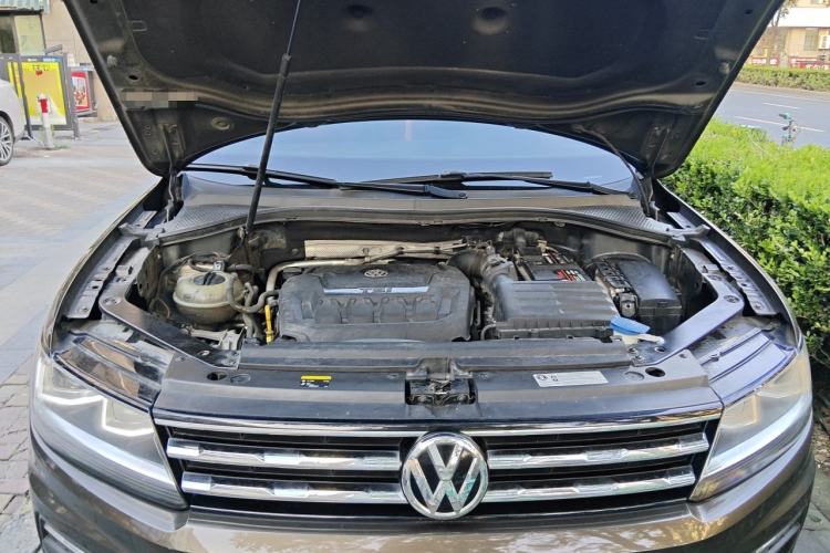 Used Volkswagen Tiguan L 2018 330TSI Automatic Two-Wheel Drive Luxury Edition Engine Bay