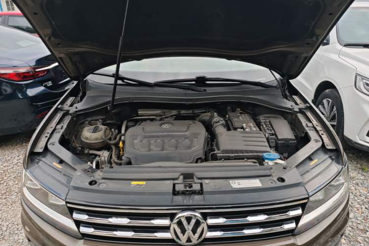 Used Volkswagen Tiguan L 2018 Revised Version 330TSI Automatic Two-Wheel Drive Trendy Edition Engine Bay