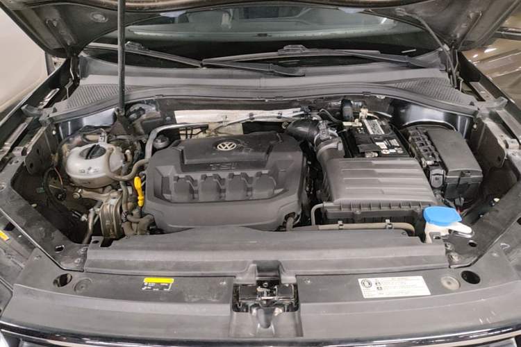 Used Volkswagen Tiguan L 2018 Facelift 330TSI Automatic Two-Wheel Drive Luxury Edition Engine Bay
