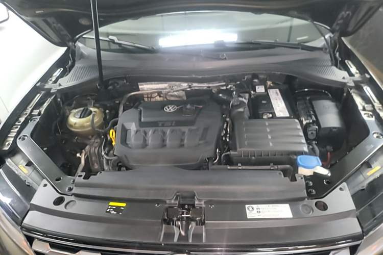 Used Volkswagen Tiguan L 2018 Facelift 330TSI Automatic Two-Wheel Drive Luxury Edition Engine Bay