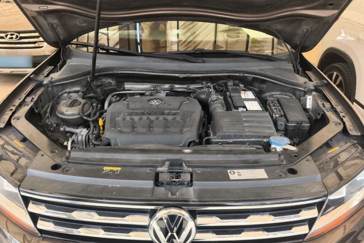 Used Volkswagen Tiguan L 2018 Revised Version 330TSI Automatic Two-Wheel Drive Comfort Edition Engine Bay