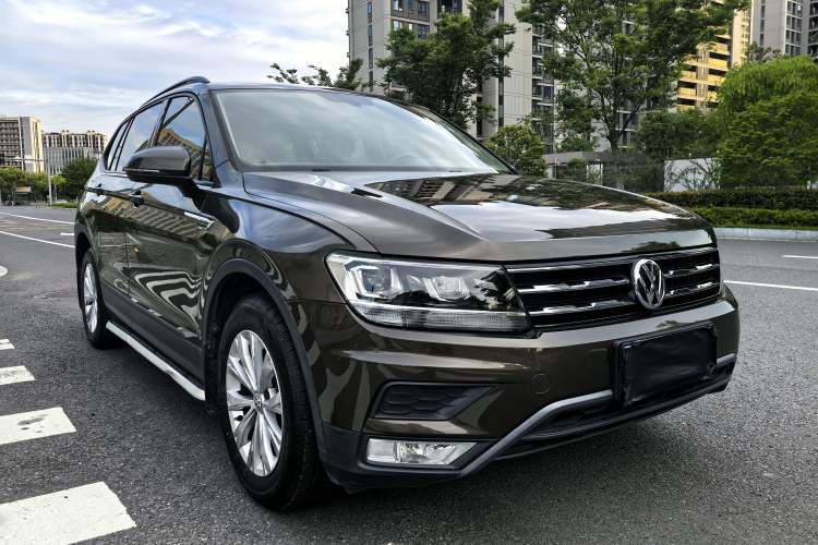 Used Volkswagen Tiguan L 2018 Revised Version 330TSI Automatic Two-Wheel Drive Trendy Edition Exterior 2