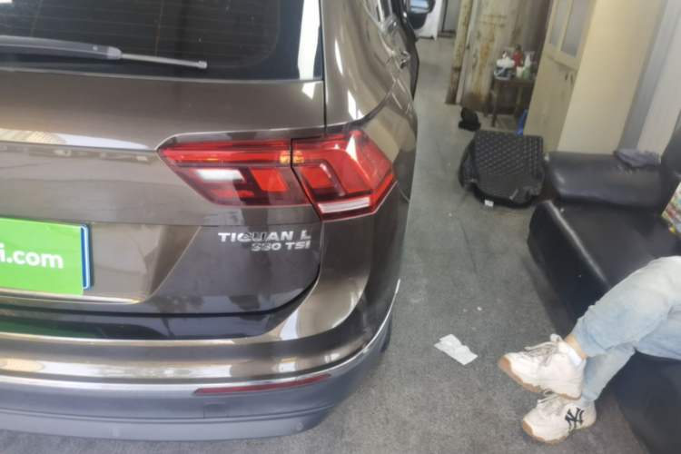 Used Volkswagen Tiguan L 2018 330TSI Automatic Two-Wheel Drive Luxury Edition Exterior 3