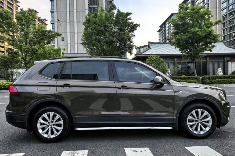 Used Volkswagen Tiguan L 2018 Revised Version 330TSI Automatic Two-Wheel Drive Trendy Edition Exterior 3