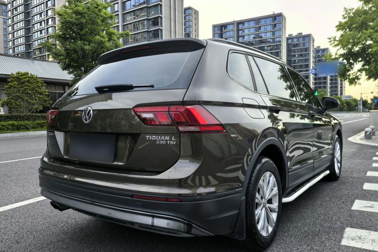 Used Volkswagen Tiguan L 2018 Revised Version 330TSI Automatic Two-Wheel Drive Trendy Edition Exterior 4