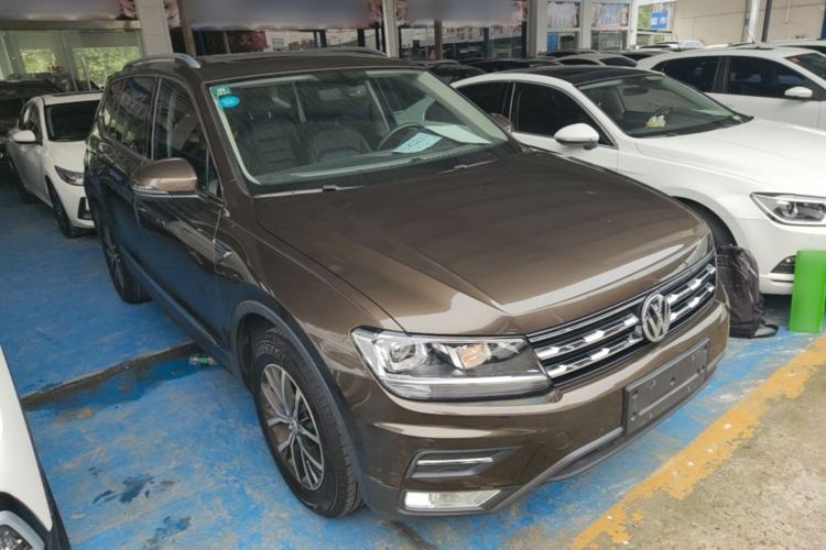 Used Volkswagen Tiguan L 2018 Facelift 330TSI Automatic Two-Wheel Drive Luxury Edition Front Right 45 Deg