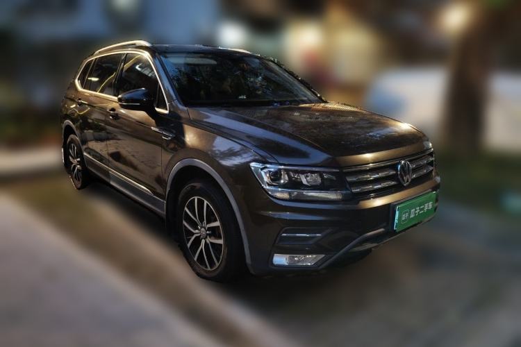 Used Volkswagen Tiguan L 2018 Facelift 330TSI Automatic Two-Wheel Drive Luxury Edition Front Right 45 Deg